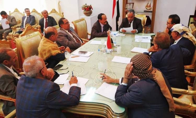 العيدروس يحذر من محاولات الإمارات تجنيس أبناء سقطرى 