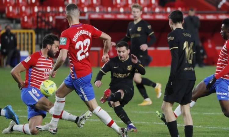 برشلونة يجتاح غرناطة والريال يتعثر
