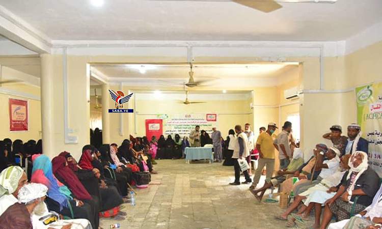 يمن موبايل تختتم مخيم طبيا مجانيا لجراحة العيون بمديرية عبس