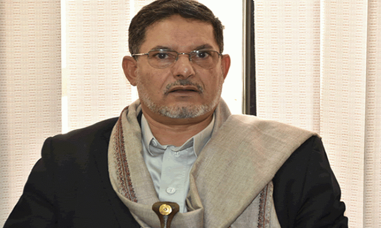 وزير التربية يتفقد مركزي جامع الشعب وإقراء الصيفيين