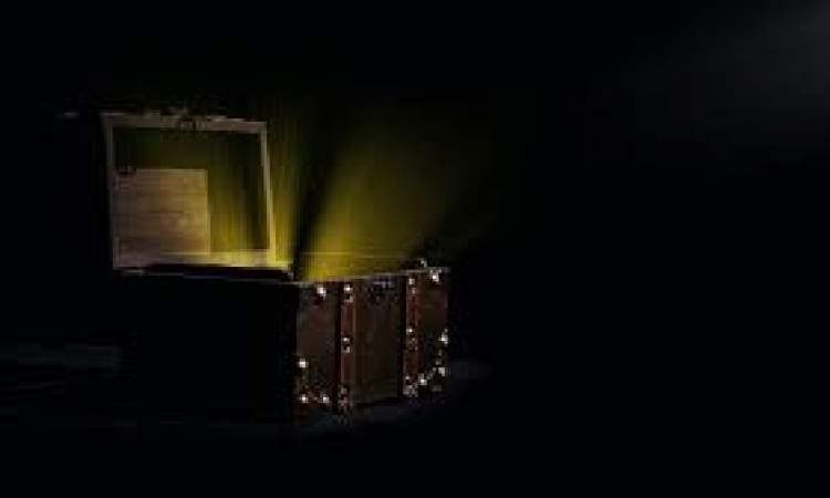 غواص يعثرعلى عملة ذهبية بقيمة 98 ألف دولار