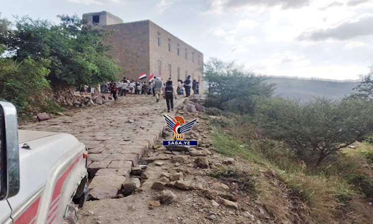 تدشين طريق في العدين بدعم من ابناء المنطقة المغتربين