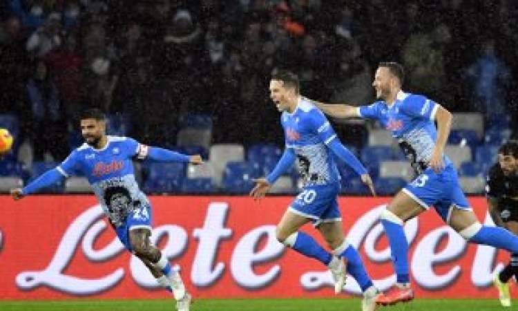 نابولي ينفرد بصدارة الدورى الإيطالى