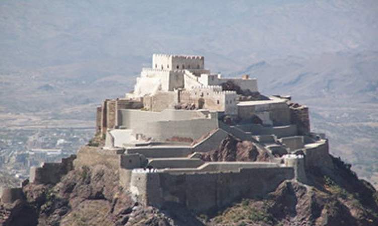 قائد المنطقة العسكرية الرابعة ومحافظ تعز يناقشان اوضاع المحافظة