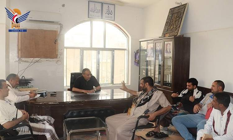 رئيس هيئة النقل البري يطلع على سير أداء فرع الهيئة بالحديدة