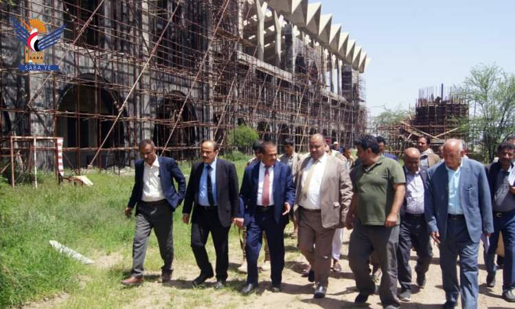 صنعاء تبحث اعادة بناء مطارها الجديد المدمر بـ 100 غارة