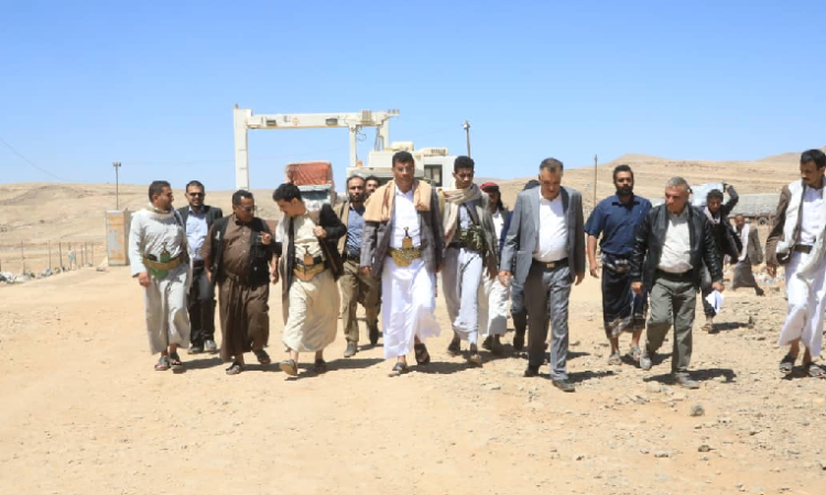 الدكتور أبو لحوم يتفقد سير العمل بمركز نهم الجمركي