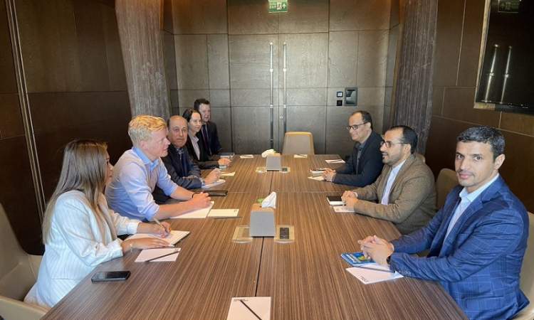 بحث الترتيبات الانسانية والسياسية للحل الشامل 