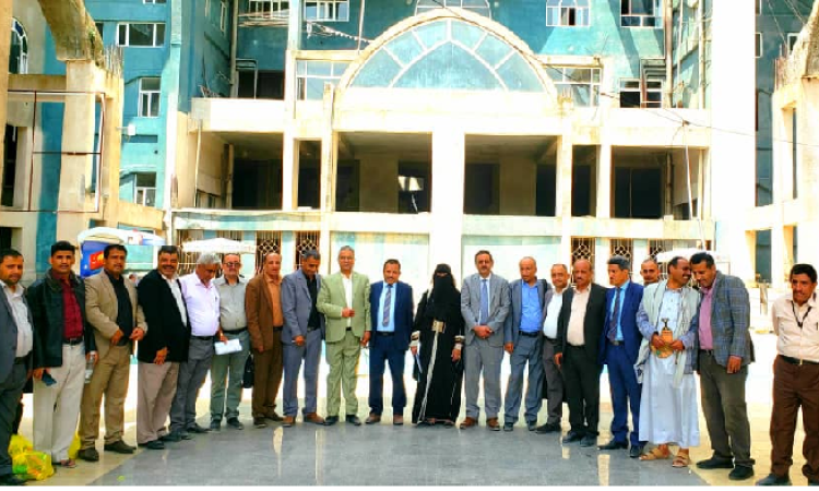 مناقشة سبل إستكمال مبنى كلية الطب بجامعة إب