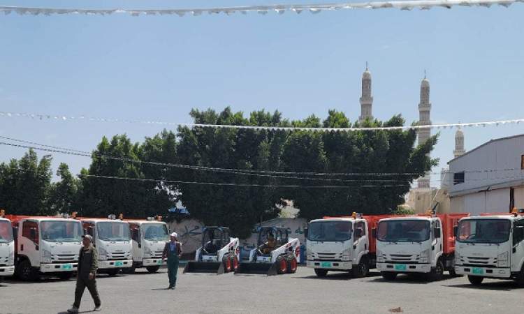 امانة العاصمة تتسلم معدات نظافة بقيمة 200 مليون ريال 