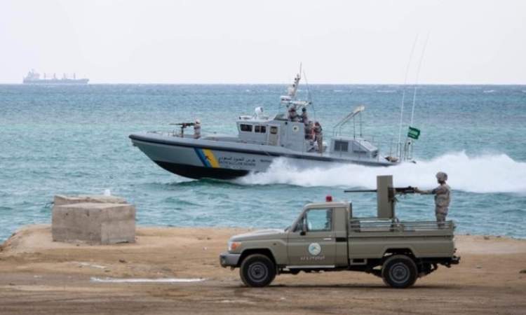 انتشار عسكري واسع للاحتلال السعوديّ قبالة سواحل المهرة