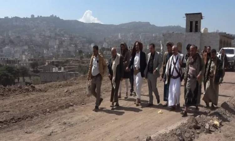 تدشين أعمال رفع المخلفات وإعادة تأهيل شارع الثلاثين بمدينة إب