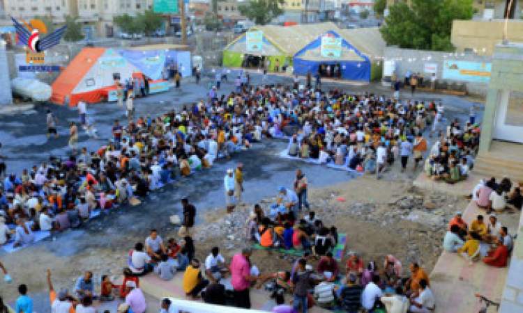 وكيل أول محافظة الحديدة يتفقد خيمة إفطار الصائمين