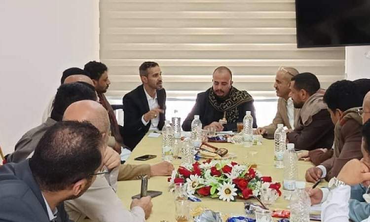 اجتماع بصنعاء يقر استيعاب مصانع العصائر للمانجو المحلي