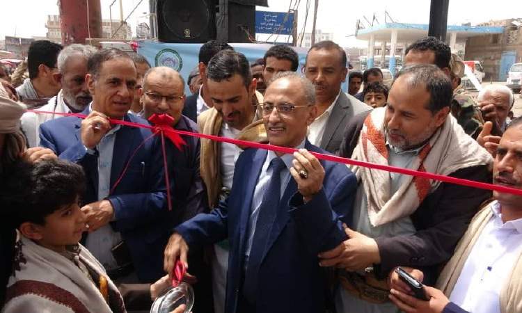 وزير الثروة السمكية يدشن النقطة الثانية لبيع الأسماك بأمانة العاصمة