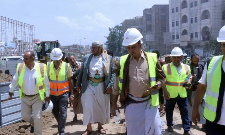 المساوى يتفقد سير العمل بمشروع الصرف الصحي  في صالة بتعز