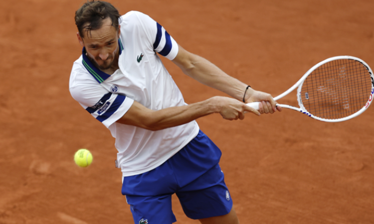 مدفيديف يحجز مقعده في الدور الثالث لبطولة رولان غاروس للتنس