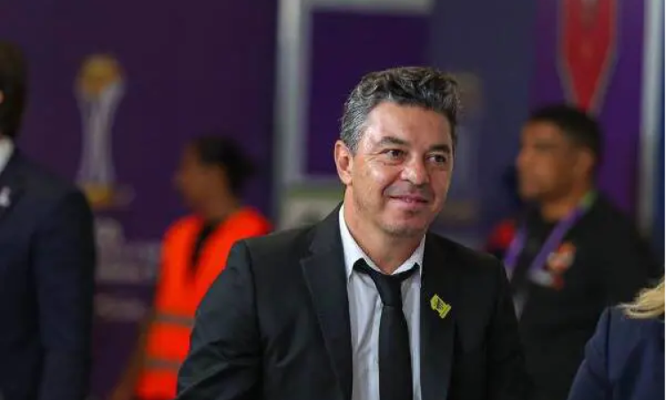 اتحاد جدة يقيل مدربه