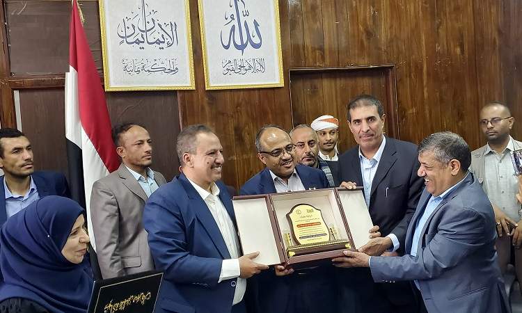 تكريم رئيس هيئة مكافحة الفساد السابق