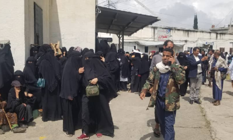 تدشين مخيم مجاني للعيون بمستشفي ناصر بمحافظة إب