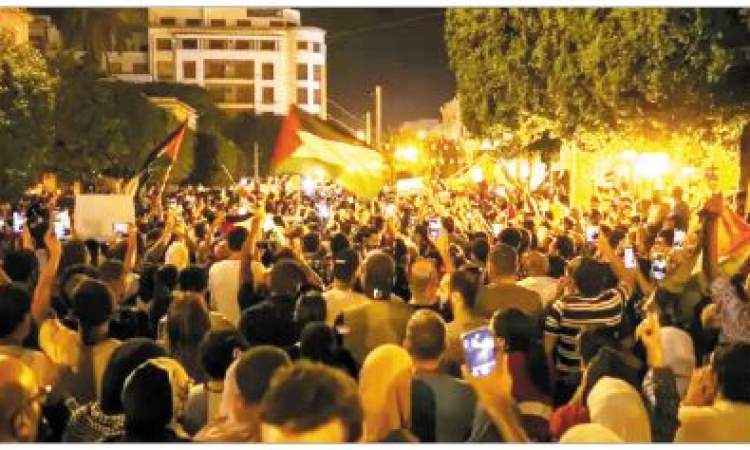 تضامناً مع الكوادر الصحية العاملة تحت الحصار.. مظاهرة في باريس مُنددة بإنذارات إخلاء العدو الصهيوني لمستشفيات شمال غزة