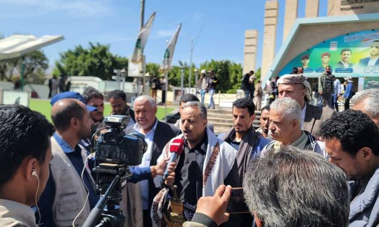 قيادة وموظفو الخدمة المدنية ووحداتها يزورون ضريح الرئيس الشهيد صالح الصماد وروضة الشهداء