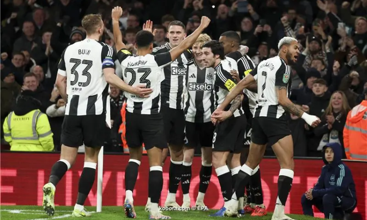 نيوكاسل يقهر آرسنال ويضع قدما في نهائي الرابطة