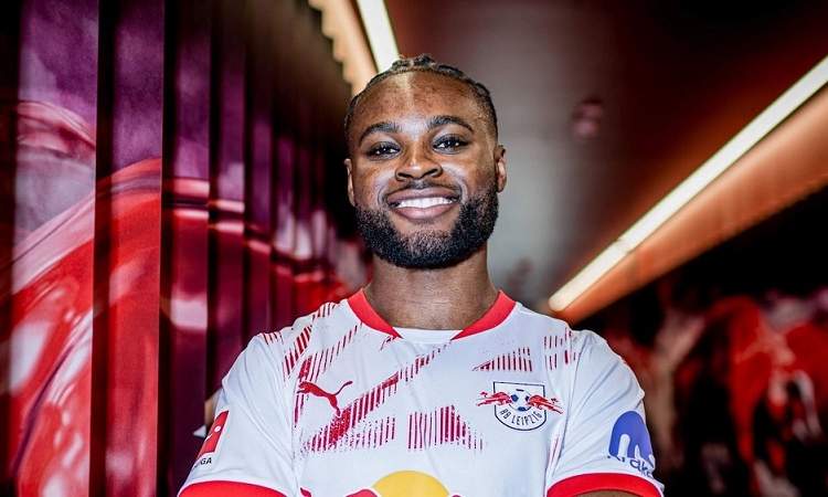 لايبزج الألماني يتعاقد مع باكو مدافع فولفسبورج حتى عام 2027م