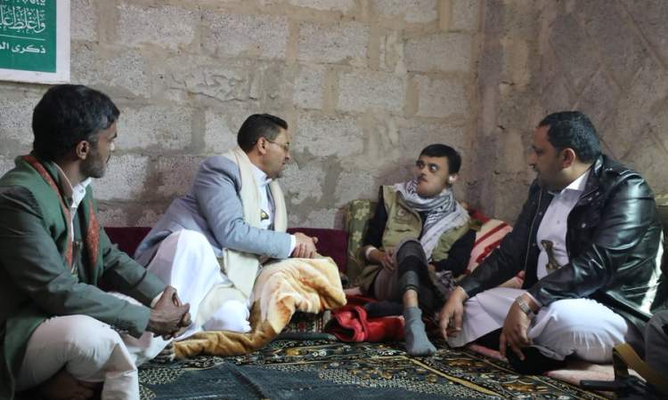 قيادة لجنة شؤون الأسرى تزور الأسير المحرر"مراد البحري"