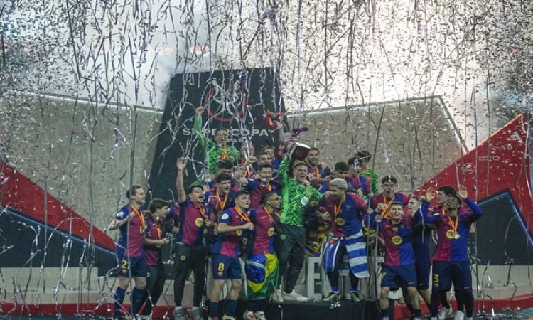برشلونة يتوج بكأس السوبر الإسباني