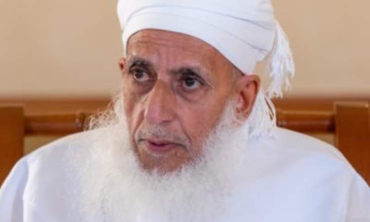 مفتي عمان يشيد بموقف اليمن "الجريئ والصارم" 