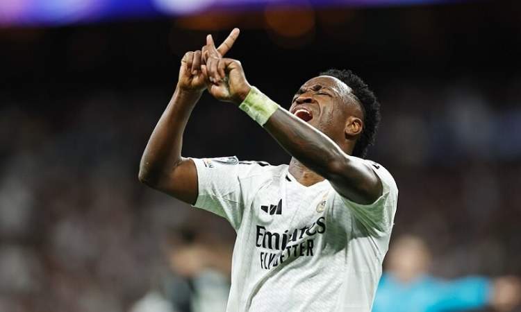 ريال مدريد يجدد عقد لاعبه البرازيلي فينيسيوس