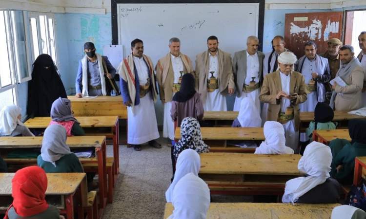 وزير الشباب ومحافظ ذمار يتفقدان أنشطة الدروات الصيفية