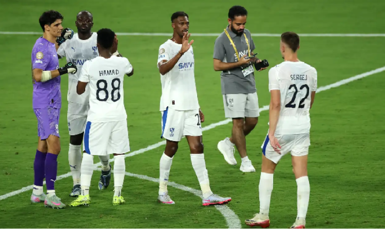 الهلال في موقعة نارية ضد السيتي