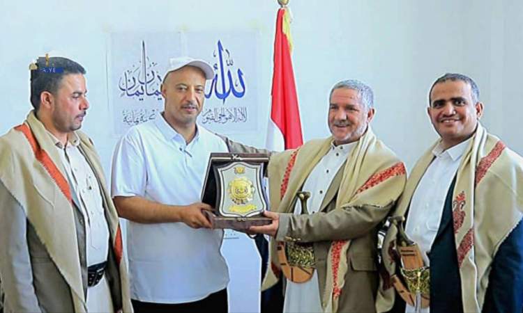 وزير الشباب يُكرِّم رئيس اتحاد الكونغ فو الكابتن راوح