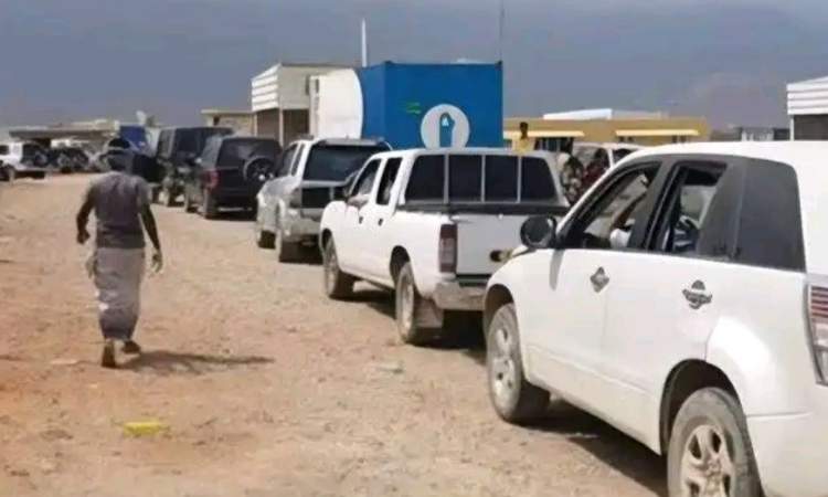 الاحتلال الاماراتي يرفع اسعار المشتقات في سقطرى