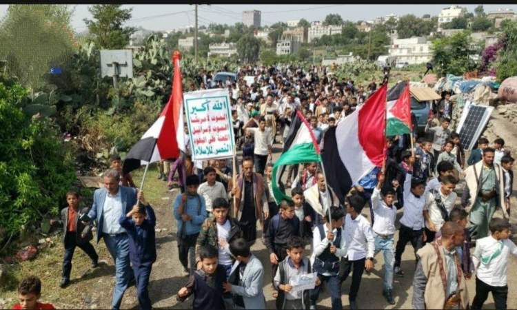 مسيرات ووقفات طلابية في إب تضامناً ونصرةً لغزة