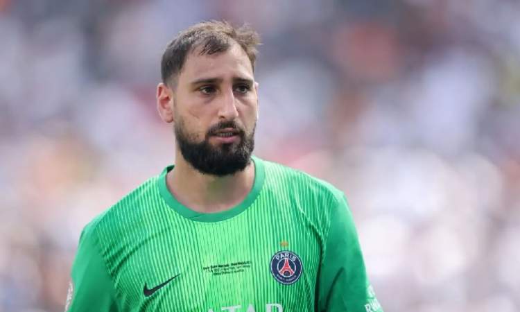 جوارديولا كلمة السر.. دوناروما يتفق مع مانشستر سيتي