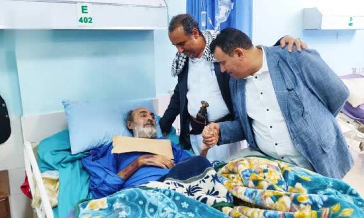 وزير الثقافة يطمئن على صحة الممثل المسرحي محمد معيض