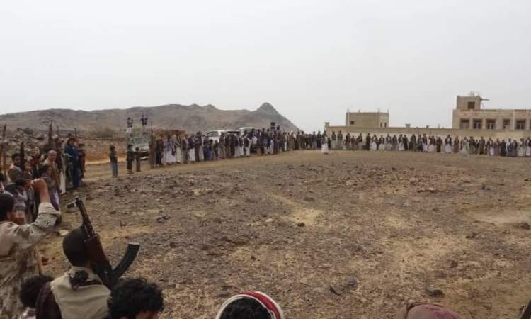 وقفة قبلية في مديرية الطيال تنديدًا بجرائم الكيان الصهيوني في غزة