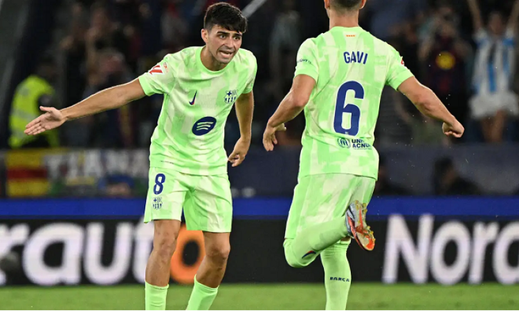 النيران الصديقة تنقذ برشلونة أمام ليفانتي في الوقت القاتل