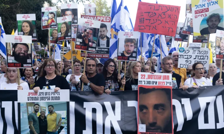 احتجاجات في تل أبيب تطالب بإنهاء الحرب وإعادة الأسرى