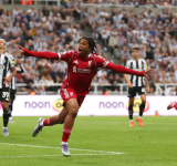 ليفربول يحبط نيوكاسل بانتصار درامي قاتل