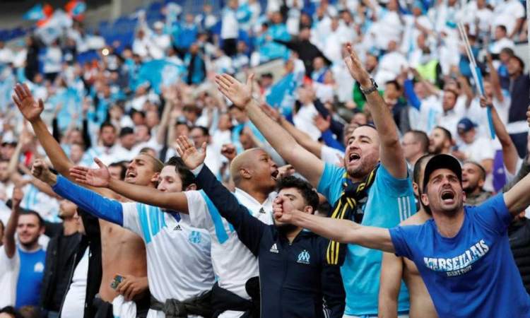 مشهد مؤثر من المدرجات! مشجعوا نادي مارسيليا يتضامنون مع غزة