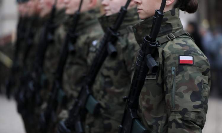 بولندا تنشر 40 ألف جندي على حدودها الشرقية