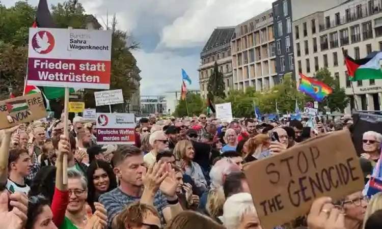 مظاهرة حاشدة في برلين تدين جرائم العدوان الاسرائيلي في غزة