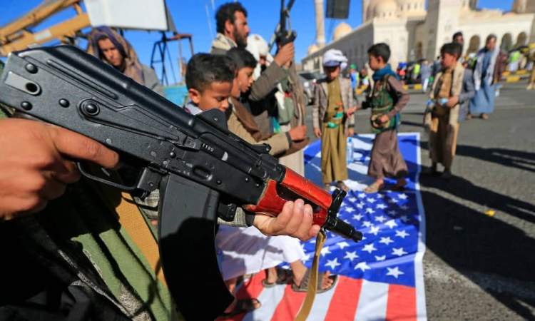 صحيفة أمريكية: رغم العقوبات الأمريكية صنعاء تواصل أطلاق الصواريخ والمسيرات