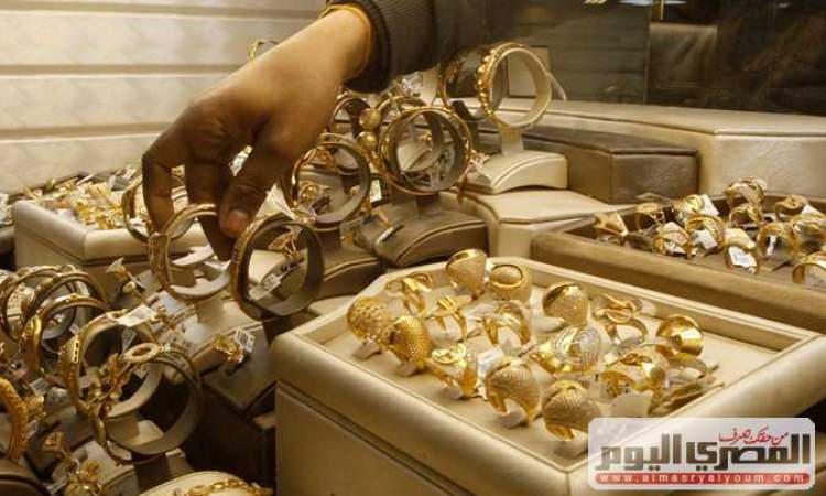 الذهب يتراجع هامشياً وترقب لقرار الفيدرالي الأميركي