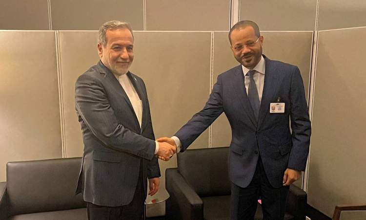 وزير الخارجية الإيراني يلتقي وزير خارجية سلطنة عُمان 