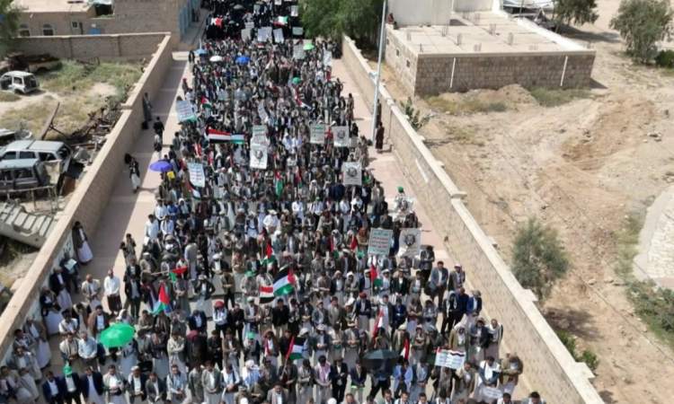 مسيرة حاشدة بجامعة صعدة إحياء لثورة 21 سبتمبر وتأكيداً على نصرة غزة